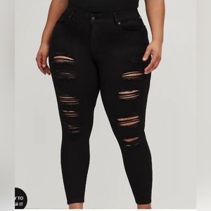 REDUCED: EUC: Torrid Bombshell Skinny Jean - Premium Stretch Black size 16S ♥️♥️